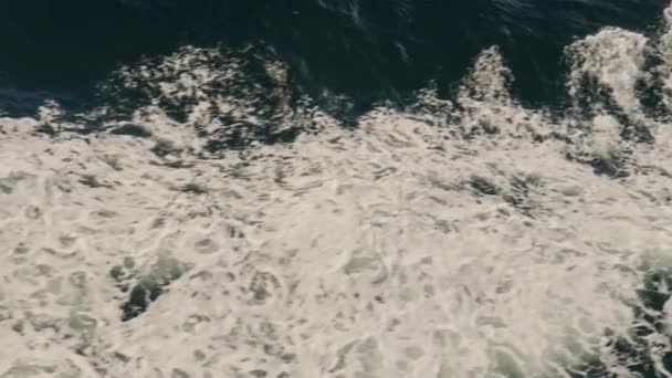 Γαλήνια Και Δυναμική Ομορφιά Της Θάλασσας Που Χαρακτηρίζει Την Εκπληκτική — Αρχείο Βίντεο