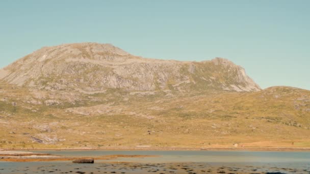 Широкий Панорамный Снимок Перемещающийся Справа Налево Захватывает Захватывающий Вид Горы — стоковое видео