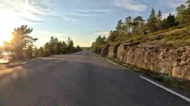 Gün batımında Norveç 'in büyüleyici güzelliği nefes kesici bir hiperhız sürücüsüyle yakalandı.