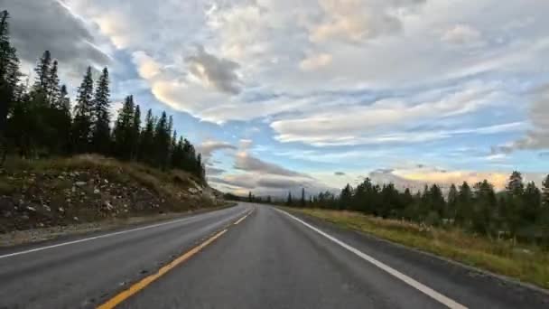 Ekscytująca Przygoda Świetle Dziennym Przeplatająca Się Przez Urokliwe Krajobrazy Norwegii — Wideo stockowe