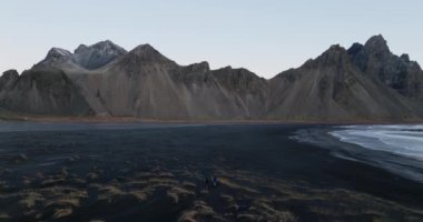 Kıyıdaki Rocky Dağı Hava Görünümünde