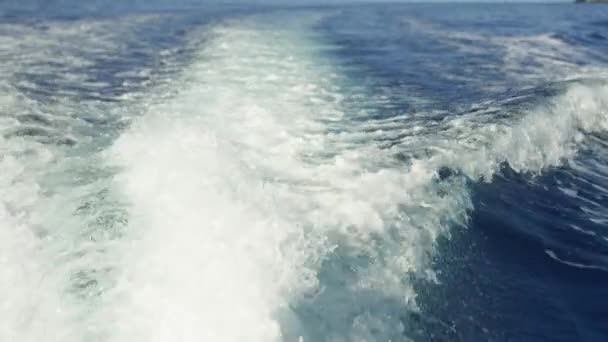 Tranquilo Passeio Barco Meio Deslumbrante Paisagem Azul Creta Durante Dia — Vídeo de Stock