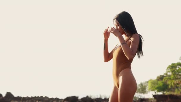 Side View Woman Stands Beach Gently Stroking Her Hair Catches — Stock Video