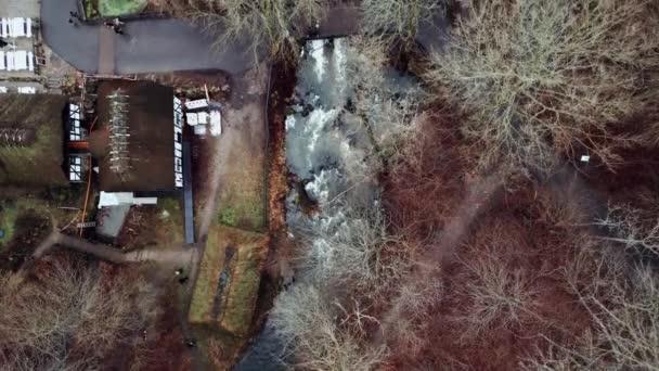 Tir Drone Aérien Capture Une Rivière Qui Coule Travers Une — Video