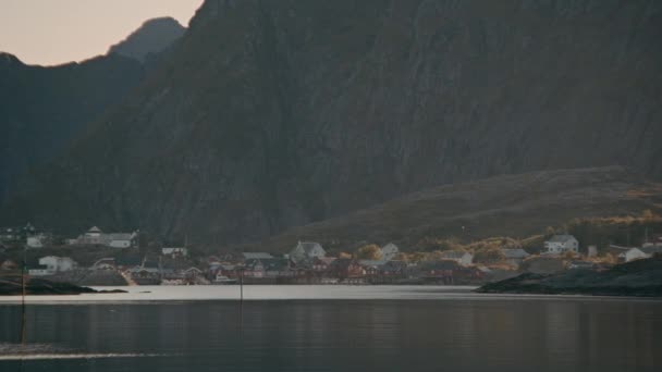 Une Vue Panoramique Déplaçant Gauche Droite Capturant Village Pêcheurs Face — Video