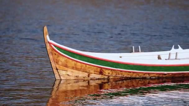 Stationary Video Capturing Rowboat Gently Drifting Creating Captivating Reflection Peaceful — Stock Video