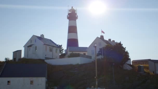 Ferry Gracefully Navigates Picturesque Route Iconic Skrova Lighthouse Charming Coastal — Stock Video