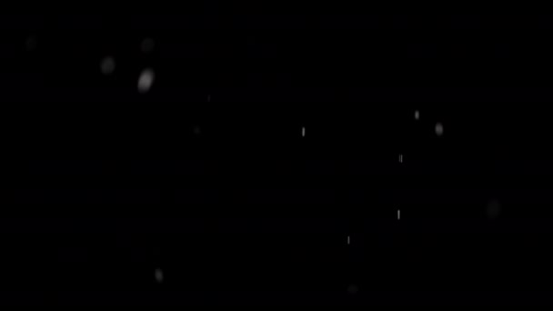 在黑暗的背景下 近距离和分散注意力的降雪捕捉了冬天宁静的本质 — 图库视频影像