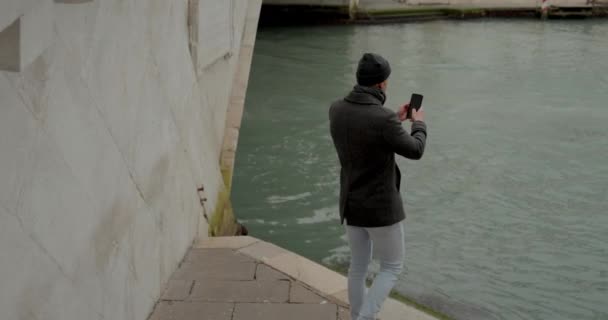 High Angle Video Capturing Back View Man Immersed Act Snapping — Stock Video