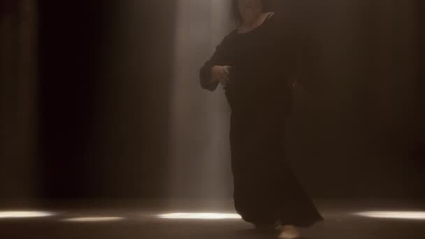 Receding Shot Featuring Woman Expressive Dance Warm Studio Spotlights — Stock Video
