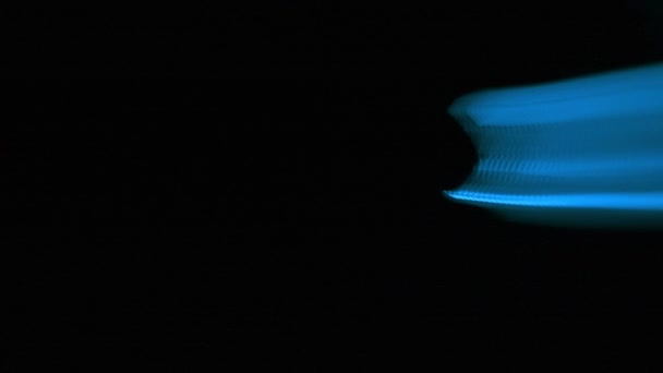 Стежка Світло Блакитної Стрічки Швидко Рухається Темряві — стокове відео