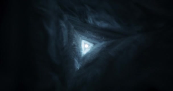 Delikat Visp Ljusblå Triangulär Rök Bildar Fascinerande Tunnel — Stockvideo