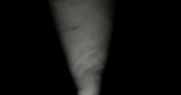 Білий Прожектор Делікатно Розкриває Складні Димові Візерунки Темряві Поступово Посилюючи — стокове відео
