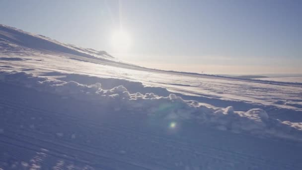Een Prachtig Besneeuwd Landschap Verlicht Door Felle Zon Die Opkomt — Stockvideo