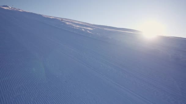 Ein Foto Von Den Schneebedeckten Hängen Eines Skigebiets Bei Sonnenaufgang — Stockvideo