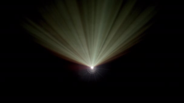 Podmanivá Záře Světelného Paprsku Projektoru Osvětlujícího Temnotu — Stock video