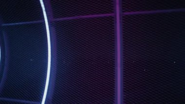 Canlı neon ışıklarıyla büyüleyici bir zincir tünelde keyifli bir POV bisiklet yolculuğu.