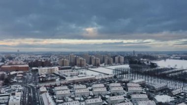 Kopenhag 'ı kaplayan karla kaplı büyüleyici bir kış sahnesi.