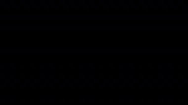 Parlak mavi mercek parlaklık efekti, ekranı karanlık bir arkaplan karşısında parlaklıkla doldurur ve büyüleyici bir görsel ortam yaratır.