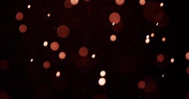 Pürüzsüz akışkan bokeh kum parçacıklarının büyüleyici bir görüntüsü huzurlu ve zarif bir görsel deneyim yaratıyor.