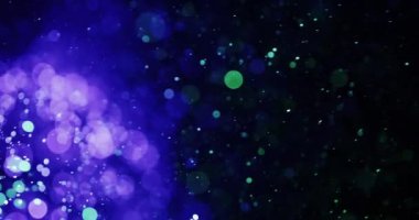 Parlak beyaz, mavi, yeşil ve mor parçacıklar koyu bir arkaplanda yüzerler. Boyut ve yoğunluk olarak değişen bu parçacıklar derinlik oluşturur