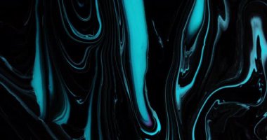 Mavi boya akarken ve girdap halinde akarken, akışkan desenler halinde