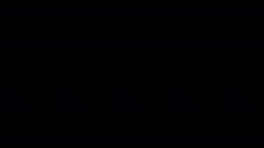 Karanlıkta tepeden tırnağa aniden parlayan ışık.