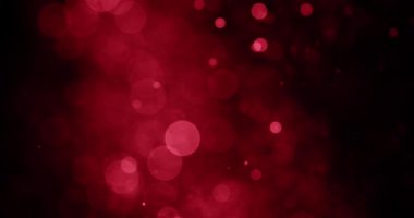 Rüya gibi kırmızı bokeh parçacıkları yumuşak odak noktasından keskin berraklığa ve tekrar geri dönüşür