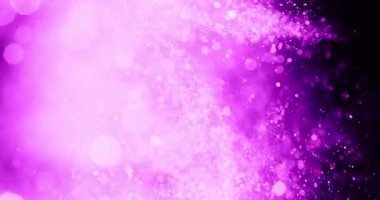Fuchsia toz benzeri parçacıklar karanlıkta dağılır ve hassas, ruhani bir görsel oluşturur.
