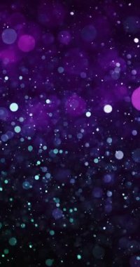 Yumuşak bokeh ortasındaki canlı menekşe ve yeşil parçacıkların büyüleyici yükselişi, göz alıcı ve ruhani bir görsel manzara yaratıyor.