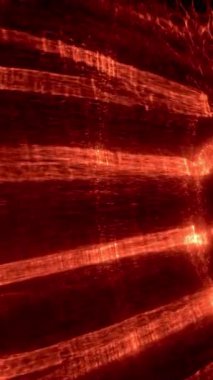 Büyüleyici kırmızı ışık dalgaları akışkan, doğrusal desenler halinde hareket ederek büyüleyici ve dinamik bir görsel ekran yaratır.