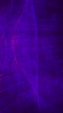 Yumuşak, parlak menekşe ışık dalgaları yavaşça uçsuz bucaksız, derin bir karanlığa karışıp dingin ve ruhani bir atmosfer yaratıyor.