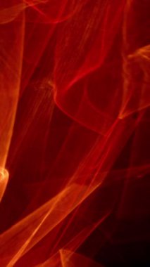 Işıl ışıl turuncu renkli dalgalar, karanlık ve zıt bir zemin üzerinde pürüzsüz ve zarifçe akıyor. Büyüleyici ve dinamik bir görsel etki yaratıyor.