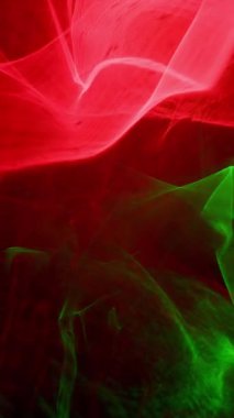 Dinamik kırmızı ve yeşil ışık dalgaları akışkan hareketlerle akar, koyu, siyah bir arkaplan üzerinde kusursuz bir şekilde harmanlanır ve yer değiştirir, soyut ve büyüleyici bir görsel yaratırlar.