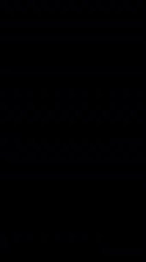 Yumuşak, aydınlık bir ışık zarafetle karanlığın içinde süzülür, zahmetsizce hareket ederken dingin ve ruhani bir parıltı yaratır.