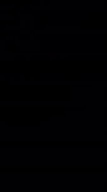 Mistik beyaz bokeh zarif bir şekilde aşağı doğru süzülüyor, karanlık, ruhani bir zemin üzerinde, büyülü ve huzurlu bir atmosfer yaratıyor.