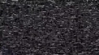 Eski VHS oynatıcısı bulanık, bozuk statik gürültü ve bozuk görsellerle nostaljik bir retro hissi uyandırıyor.