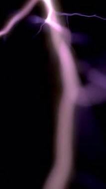 Ruhsal mor plazma boşalması enerjiyle çatırdar ve dramatik bir görüntü yaratır.