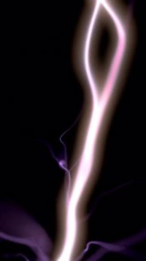 Güçlü mor elektrikli civatalar, yoğun enerji, çatırdama ve aydınlatma ile derin siyah bir arkaplan, çarpıcı bir görsel ekran oluşturur