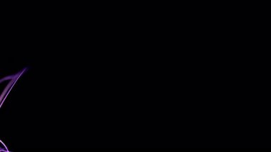 Sol tarafta titreşen elektrik kıvılcımları, katı siyah bir arkaplanda parlak ışıklar yaratıyor.