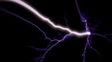 Yoğun bir mor yıldırım çarpıcı bir şekilde karanlık bir arkaplana çarpıyor ve güçlü bir enerji patlaması yaratıyor.