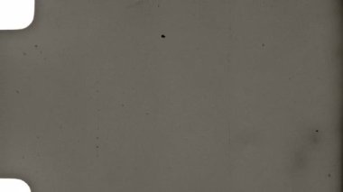 Eski ve yıpranmış tonları, titreyen kusurları ve kum taneciklerini içeren eski ve yıpranmış bir dokuyu içeren 8mm 'lik eski film kaplaması.