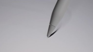 Dokunmatik ekranda bir stil ile yenilikçi dijital karalama, modern tablet ekranda yaratıcı ve serbest çizim