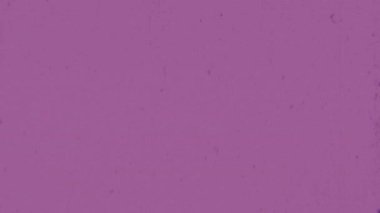 Koyu, antika bir fuşya yüzeyinin hafif kumlu bir görüntüsü, 8mm 'lik bir film örtüsünü anımsatıyor, klasik veya soyut estetiğe katkı sağlayan ince kusurlar ve doku içeriyor.