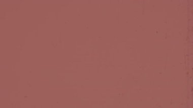 Canlı, dokulu bir yüzey, zengin mercan kırmızısı renginde, 8mm 'lik bir film örtüsünü andırıyor, sıcak, davetkar bir dokunuş sunuyor.