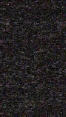 Klasik VHS sinyal hasarı efekti statik gürültü, arıza çizgileri ve otantik retro titreşim için ekran bozulması