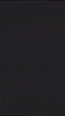 Nostaljik bir VHS oynatıcı. Özgün arızalar ve klasik bir retro titreşim için statik ekran gürültüsü.