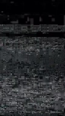 Yatay izleme hatları ve klasik analog bant objelerinin yer aldığı klasik VHS statik video, eski usul video kaset oynatıcılığının nostaljik hissini yakalıyor