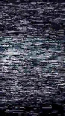 Klasik VHS kaset efektli, statik gürültü, arıza bozulmaları ve nostaljik analog titreşimli bir retro-stil video.