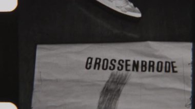 Alman liman kenti Grossenbrode 'a varan oyuncak bir geminin 8mm stop motion klibi, minyatür deniz manzaralı nostaljik çekiciliği yakalıyor.